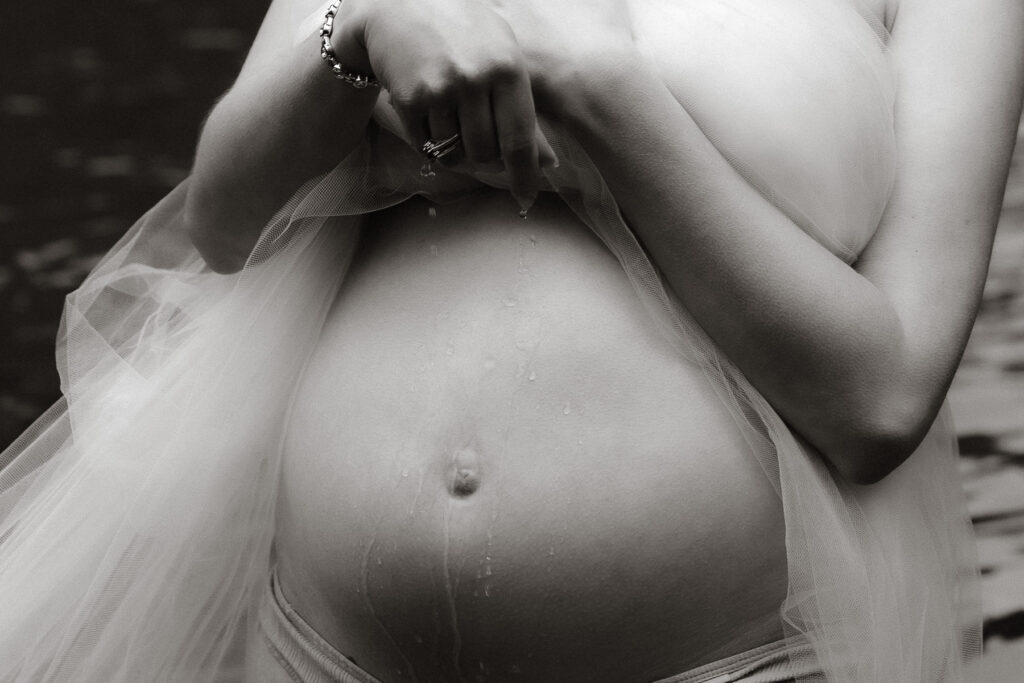 This image has an empty alt attribute; its file name is River-maternity-6-1024x683.jpg