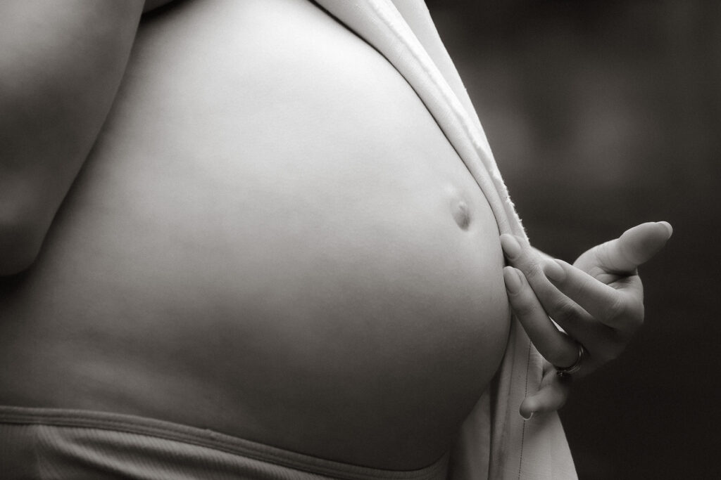 This image has an empty alt attribute; its file name is River-maternity-4-1024x683.jpg