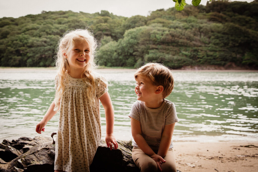https://helenmildmayphotography.co.uk/2024/11/08/outdoor-newborn-photoshoot/